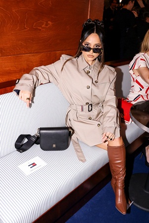 مجموعة تومي هيلفيغر لخريف وشتاء 2024 رسالة حب إلى نيويورك