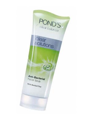 ودّعي مشاكل بشرتك الدهنية مع Pond's Clear Balance