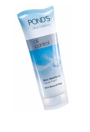 ودّعي مشاكل بشرتك الدهنية مع Pond's Clear Balance