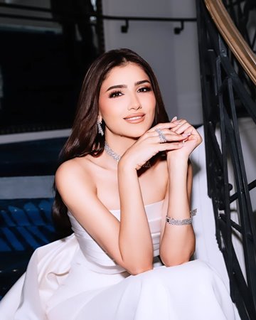 مي عمر تهاجم أحد الفنانين والجمهور يتسابق لكشف هويته