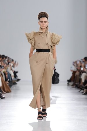 إطلالات الروكوكو برؤية معاصرة في مجموعة Max Mara ربيع 2026