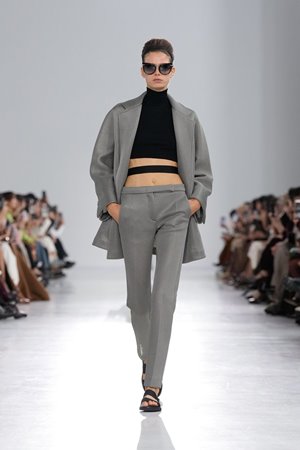إطلالات الروكوكو برؤية معاصرة في مجموعة Max Mara ربيع 2026