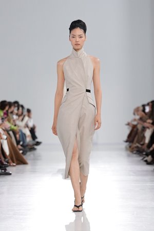 إطلالات الروكوكو برؤية معاصرة في مجموعة Max Mara ربيع 2026