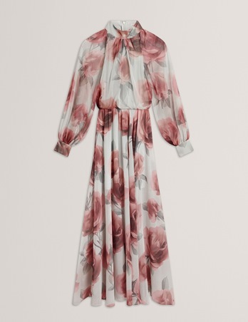 رمضان 2026 مع تيد بيكر: وردة بريطانية بروح عصرية