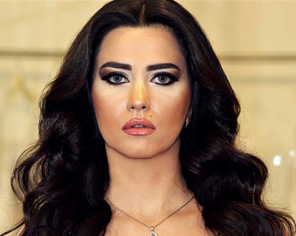 بعد هيفا وهبي... رنا خطّار تحصد لقب ملكة جمال العيون