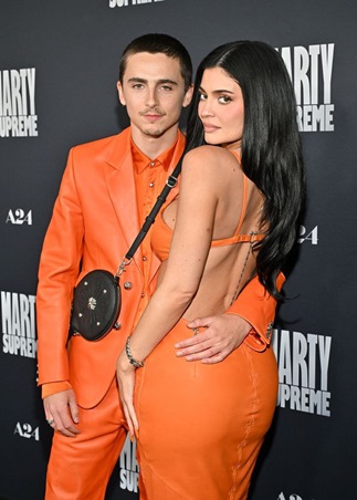 8 لحظات محرجة لا تُنسى من أزياء المشاهير