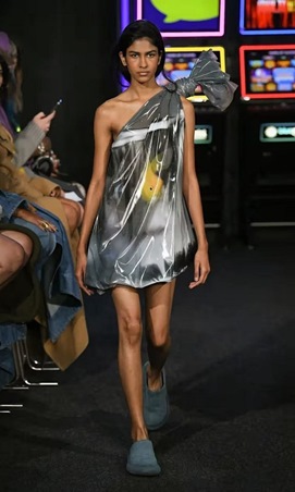 8 لحظات محرجة لا تُنسى من أزياء المشاهير