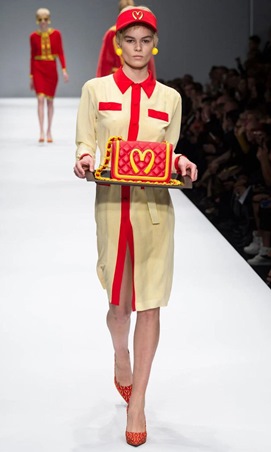 8 لحظات محرجة لا تُنسى من أزياء المشاهير