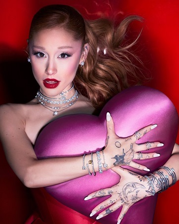 سواروفسكي تشعل موسم الحب مع «تشارمينغ لوف»