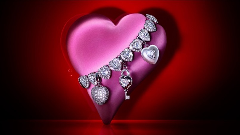 سواروفسكي تشعل موسم الحب مع «تشارمينغ لوف»
