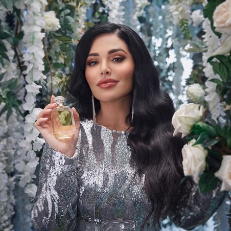 الحقيقة حول ما يجعل العطر يدوم أطول بحسب خبراء العطور