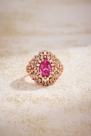 سوزان كالان تكسر قواعد الكمال بمجوهرات 