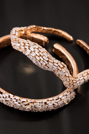 سوزان كالان تكسر قواعد الكمال بمجوهرات 