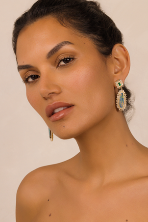 سوزان كالان تكسر قواعد الكمال بمجوهرات 