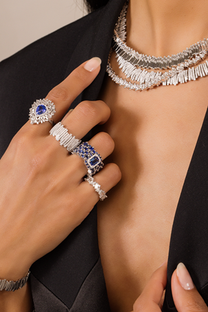 سوزان كالان تكسر قواعد الكمال بمجوهرات 