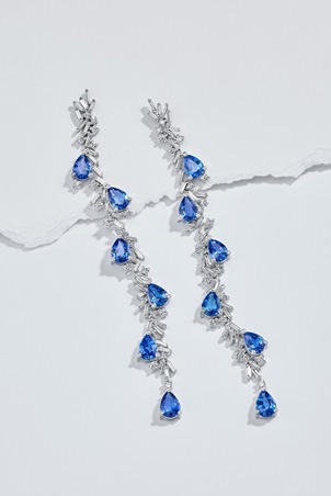 سوزان كالان تكسر قواعد الكمال بمجوهرات 