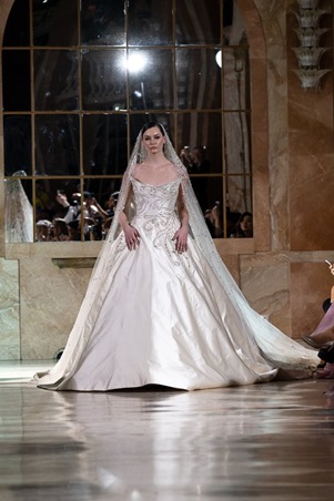 مجموعة روبير أبي نادر الجديدة: أناقة تنبض بالضوء