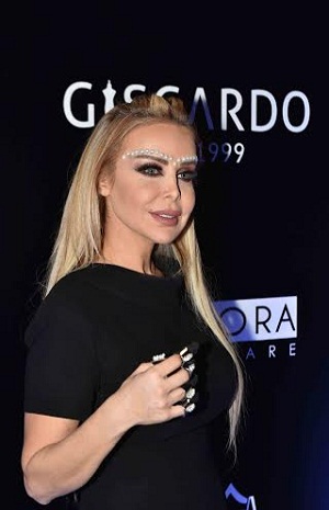 رولا سعد تُقلّد مايا دياب بأكسسوار الحواجب؛ ما رأيكِ بها؟