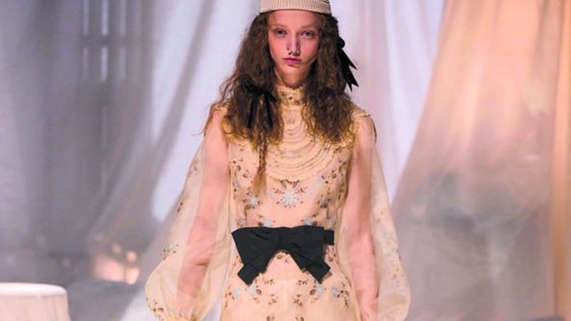 إطلالاتك رومانسية متوهجة اختاري منها ما يناسبك