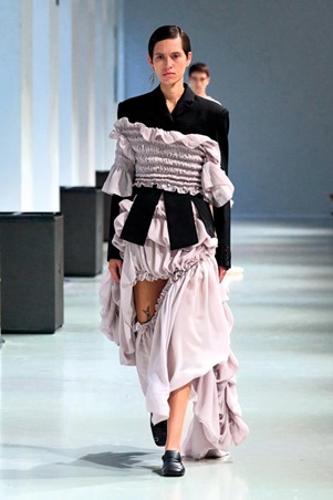 إطلالاتك رومانسية متوهجة اختاري منها ما يناسبك