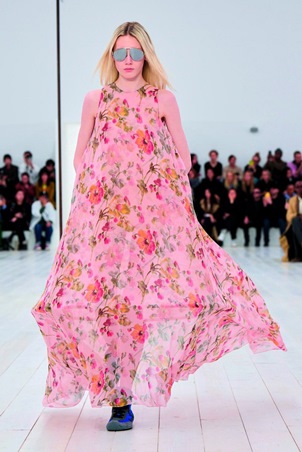 إطلالاتك رومانسية متوهجة اختاري منها ما يناسبك