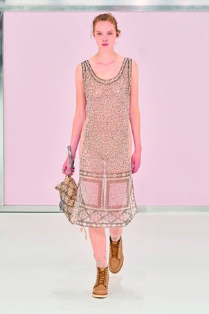 إطلالاتك رومانسية متوهجة اختاري منها ما يناسبك