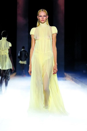 إطلالاتك رومانسية متوهجة اختاري منها ما يناسبك