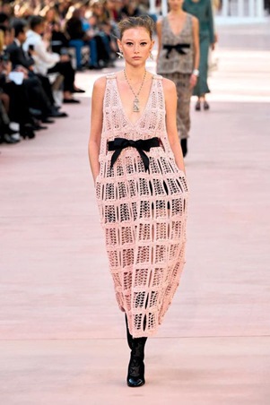 إطلالاتك رومانسية متوهجة اختاري منها ما يناسبك