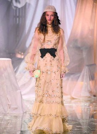 إطلالاتك رومانسية متوهجة اختاري منها ما يناسبك