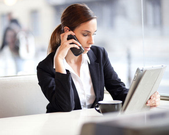 لماذا ينظر المجتمع للمرأة العزباء نظرة غير منصفة؟