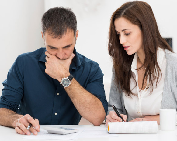 كيف تتجنّبين المشكلات المالية مع زوجك؟