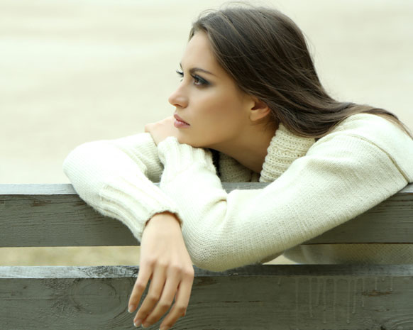 لماذا ينظر المجتمع للمرأة العزباء نظرة غير منصفة؟
