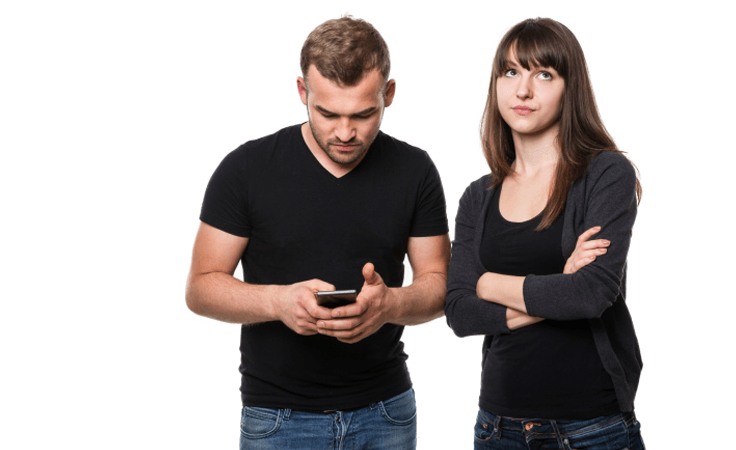ضغط العمل يقتل السعادة الزوجية... فاحذري ذلك