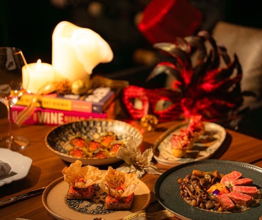 عيد الميلاد في أبوظبي: لحظات دافئة وسحر لا يُنسى في روزوود