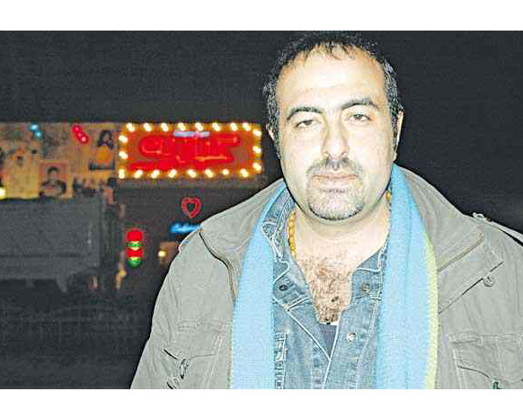 زوجة سامح عبد العزيز تردّ على زواجه من روبي!