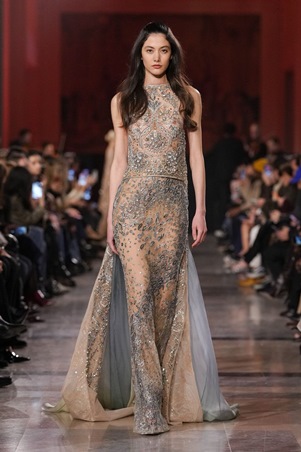 إيلي صعب يعيد تعريف بريق الكوتور في باريس