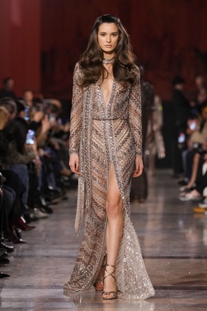 إيلي صعب يعيد تعريف بريق الكوتور في باريس