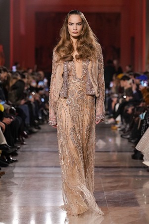 إيلي صعب يعيد تعريف بريق الكوتور في باريس