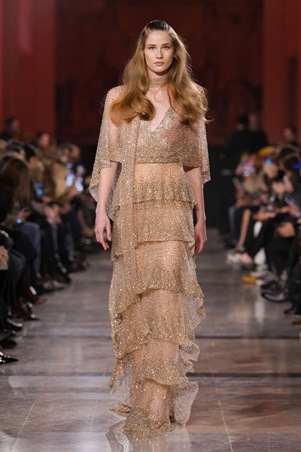 إيلي صعب يعيد تعريف بريق الكوتور في باريس