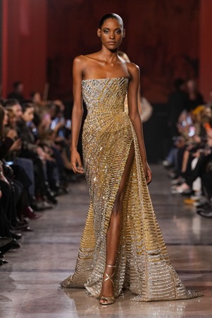 إيلي صعب يعيد تعريف بريق الكوتور في باريس