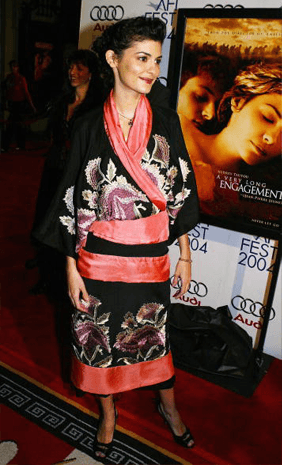 سابين تختار تصميم الكيمونو لإطلالتها في حفل رأس السنة