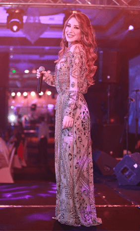 سابين تختار تصميم الكيمونو لإطلالتها في حفل رأس السنة