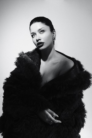 سينتيا خليفة تحتفل في لبنان وفي جعبتها العديد من النشاطات والأعمال الأجنبية