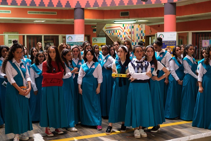 سارة طيبة تستفيق من غيبوبة لمواجهة حياة تستغربها في 