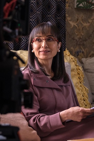 سارة طيبة تستفيق من غيبوبة لمواجهة حياة تستغربها في 