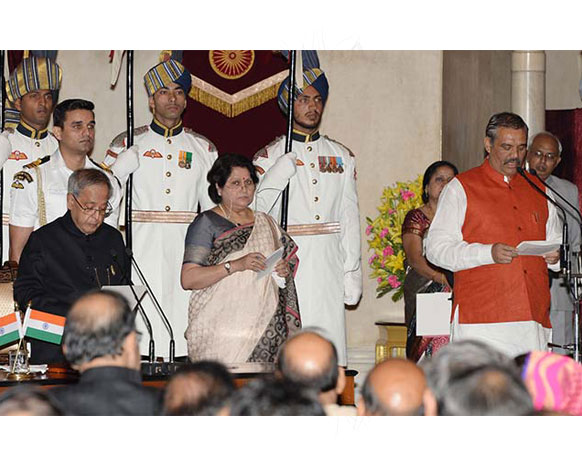 من سبّاك في السعودية إلى وزير في الهند!