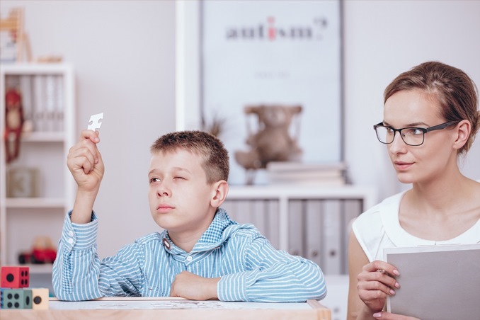 7 علامات تدل على أن طفلك يواجه صعوبات في المدرسة