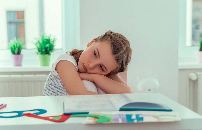 7 علامات تدل على أن طفلك يواجه صعوبات في المدرسة