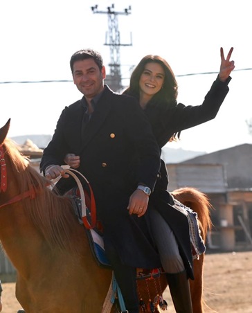 سينام أونسال تستعد لخبر سعيد وتكشف عن موقف طريف في 