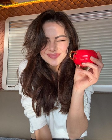 سينام أونسال تستعد لخبر سعيد وتكشف عن موقف طريف في 